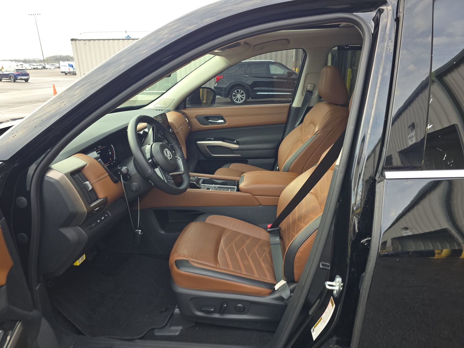 2025 Nissan Pathfinder Platinum FWD