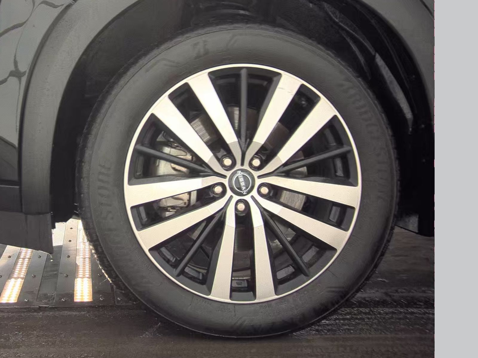 2025 Nissan Pathfinder Platinum FWD