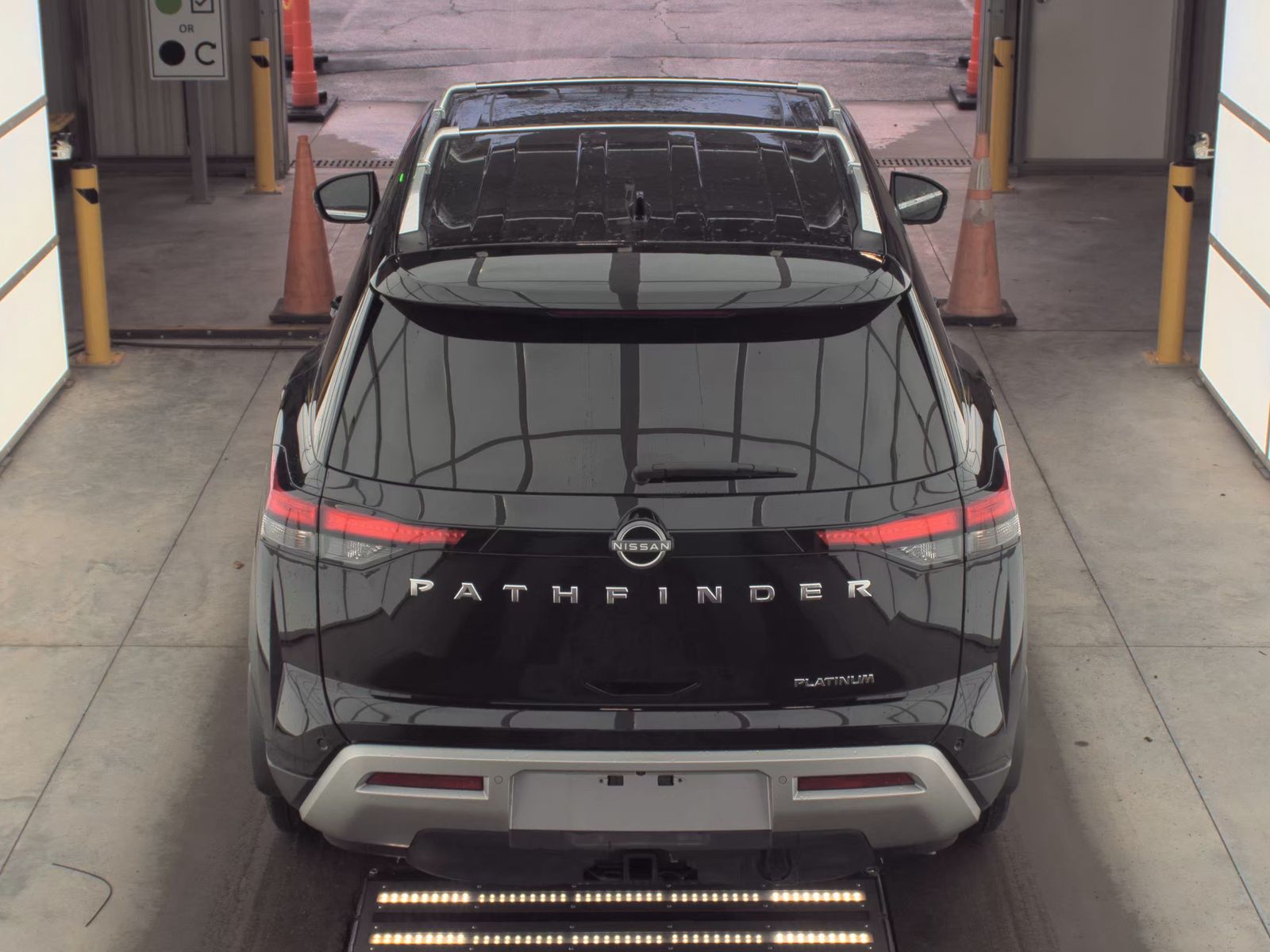 2025 Nissan Pathfinder Platinum FWD