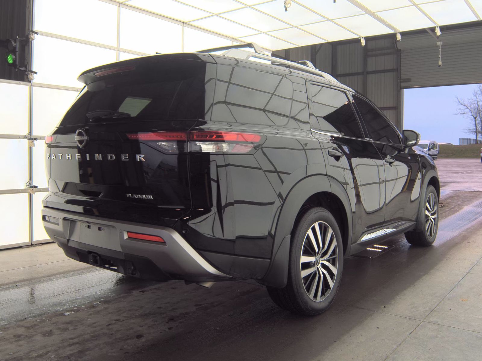 2025 Nissan Pathfinder Platinum FWD