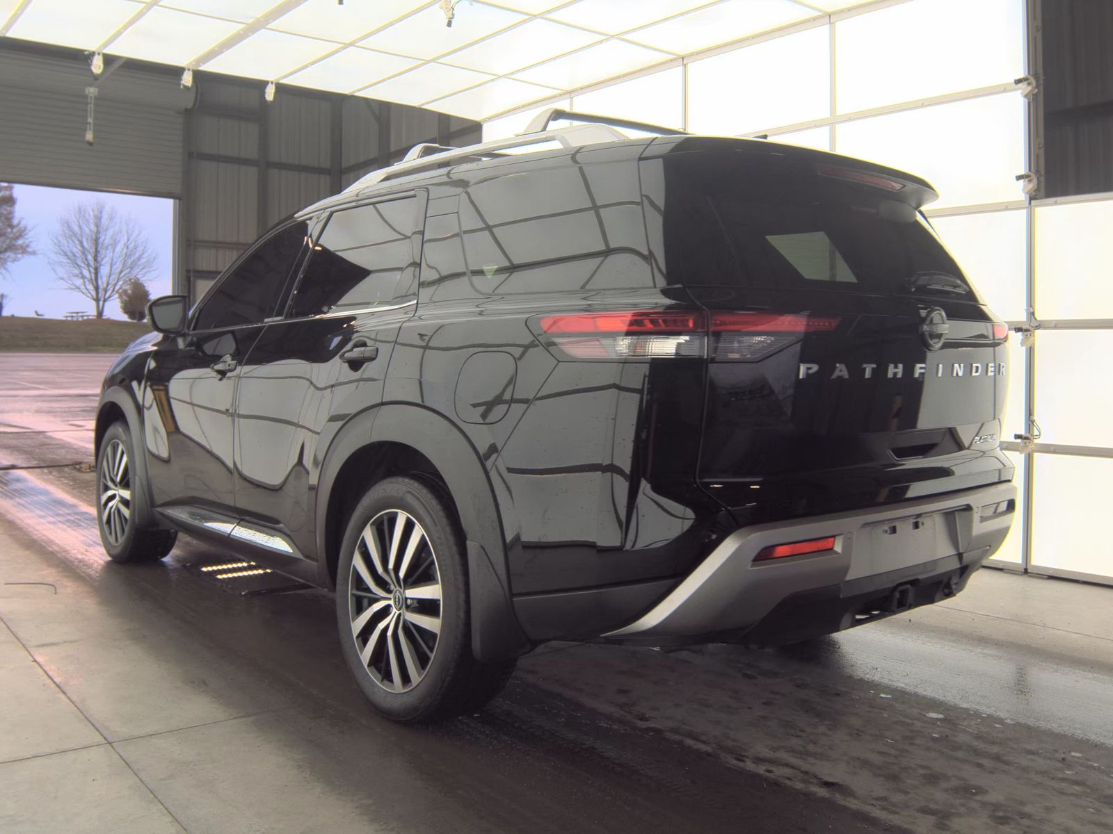 2025 Nissan Pathfinder Platinum FWD