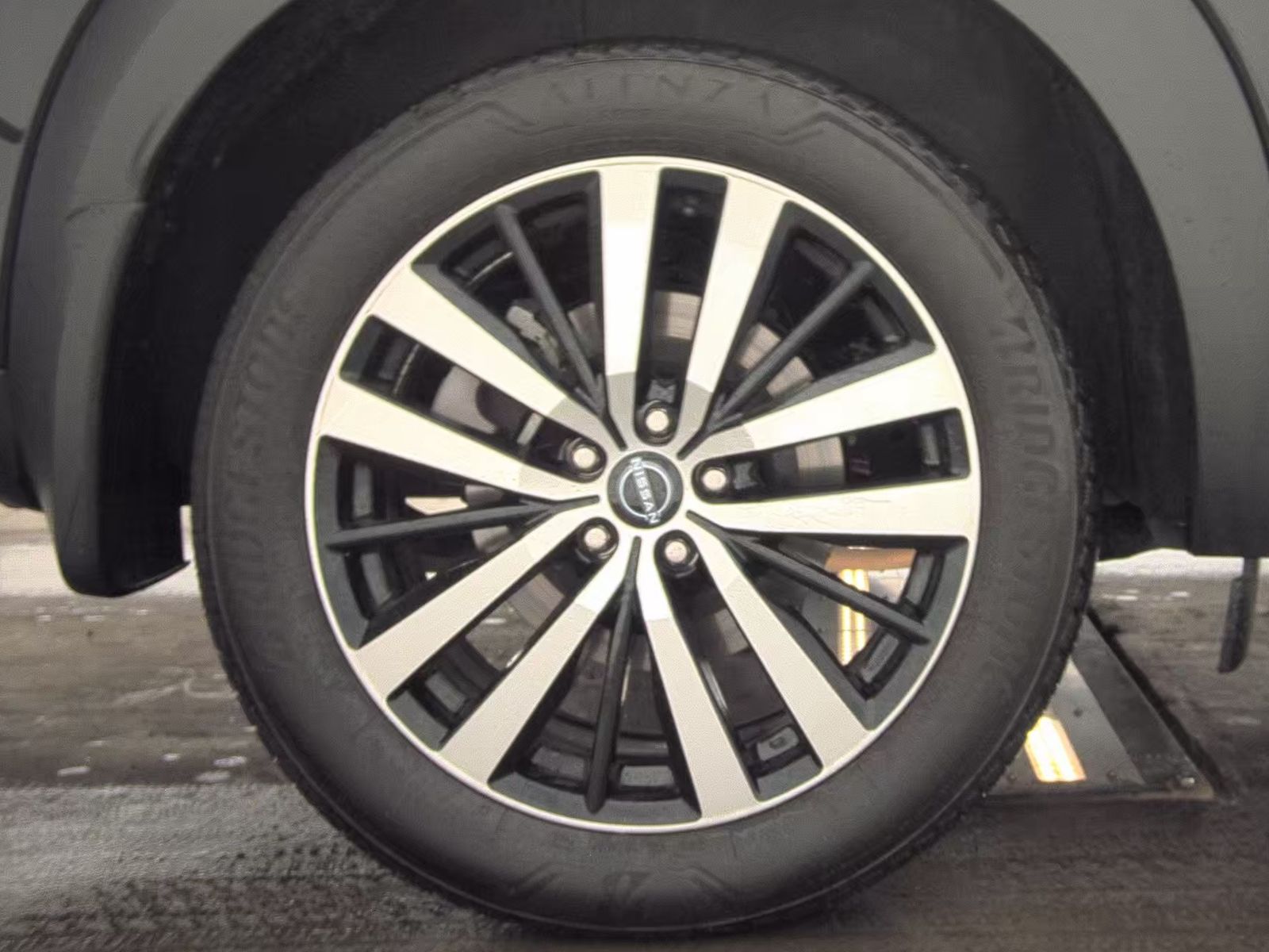 2025 Nissan Pathfinder Platinum FWD