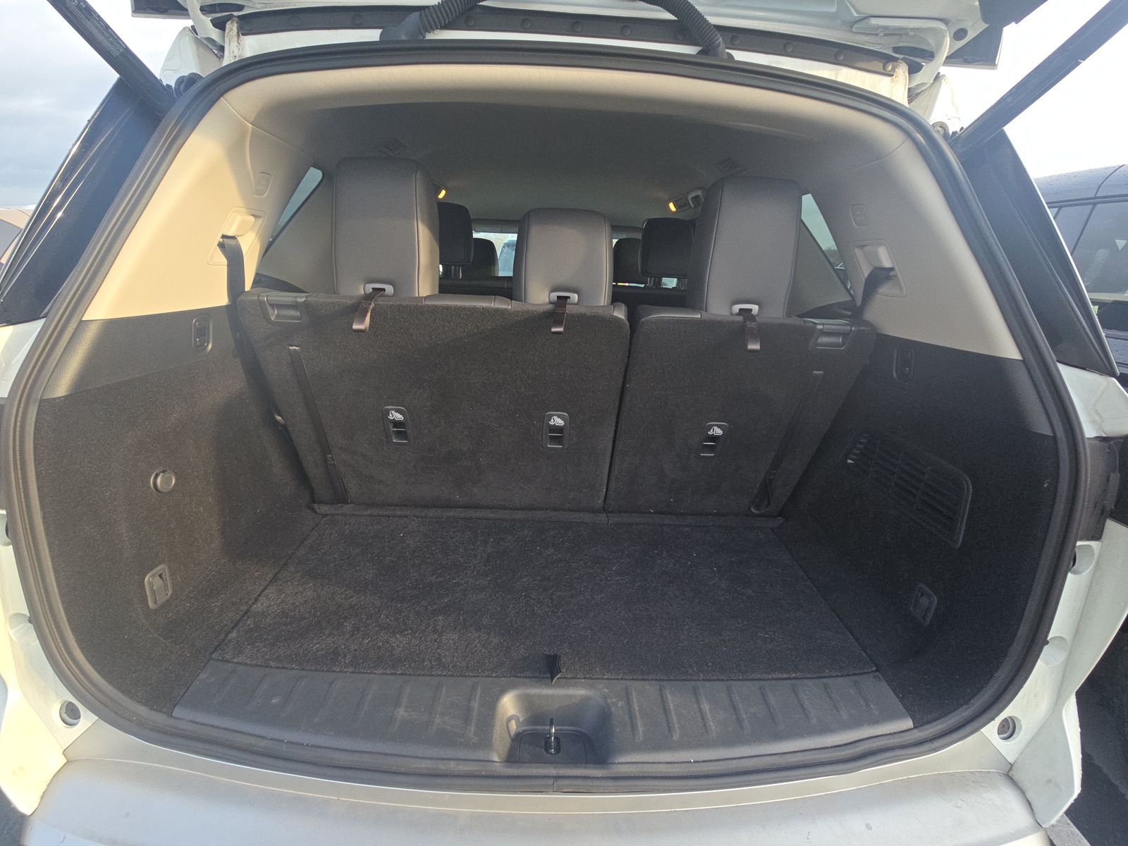 2025 Nissan Pathfinder SL AWD