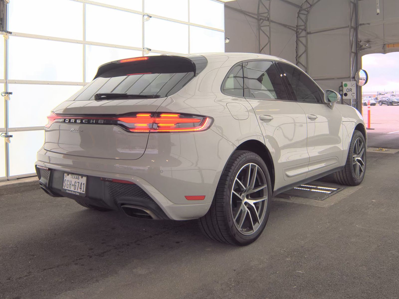 2023 Porsche Macan Base AWD