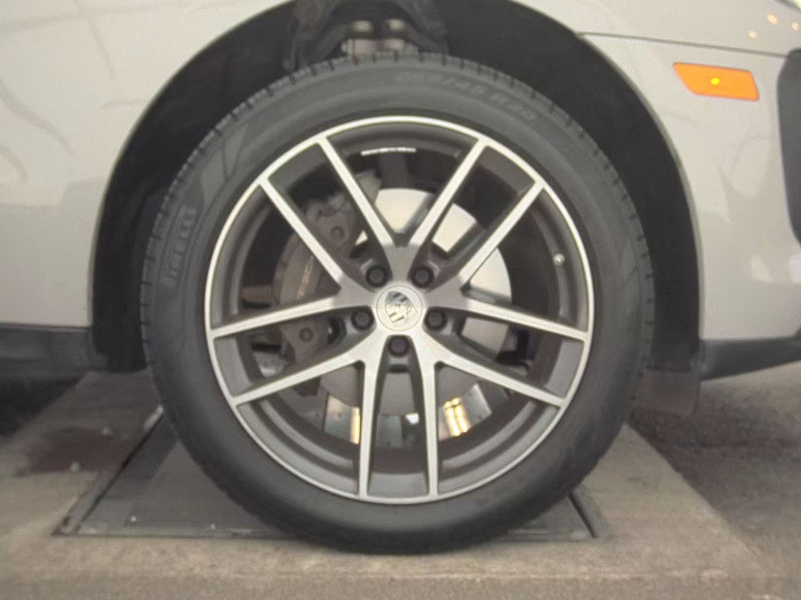 2023 Porsche Macan Base AWD