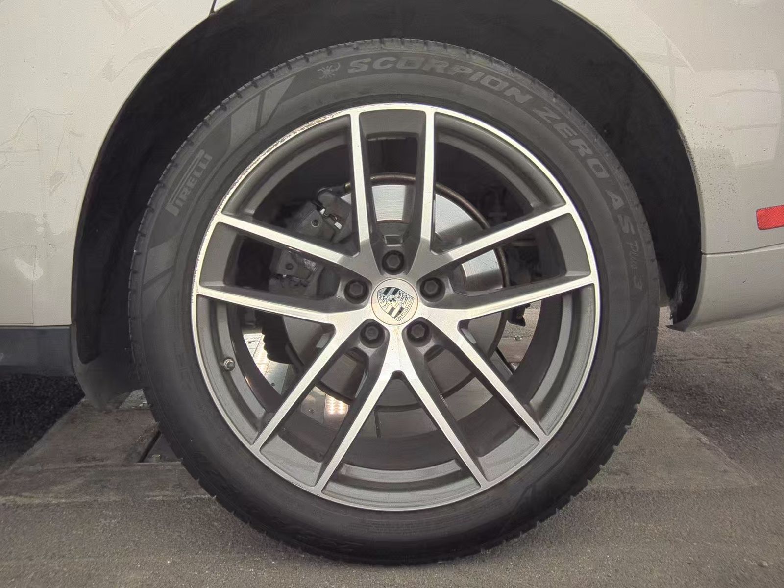 2023 Porsche Macan Base AWD