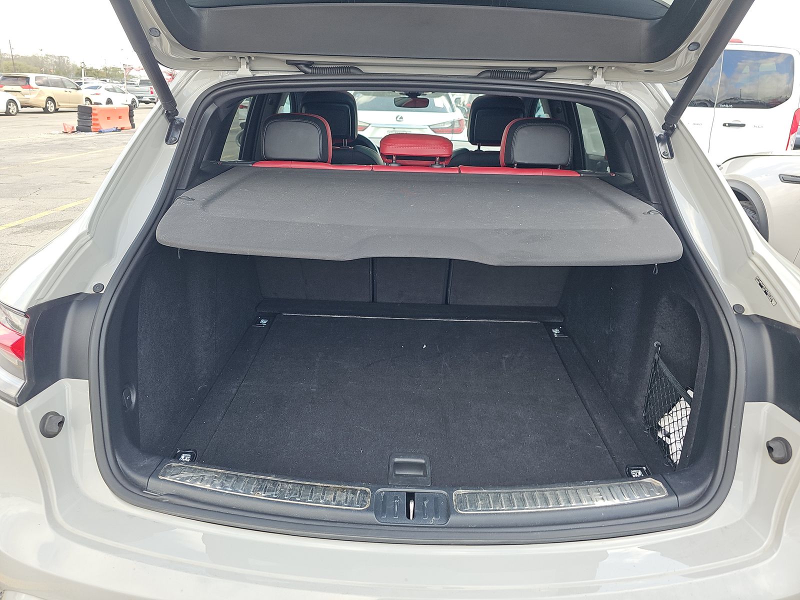 2023 Porsche Macan Base AWD