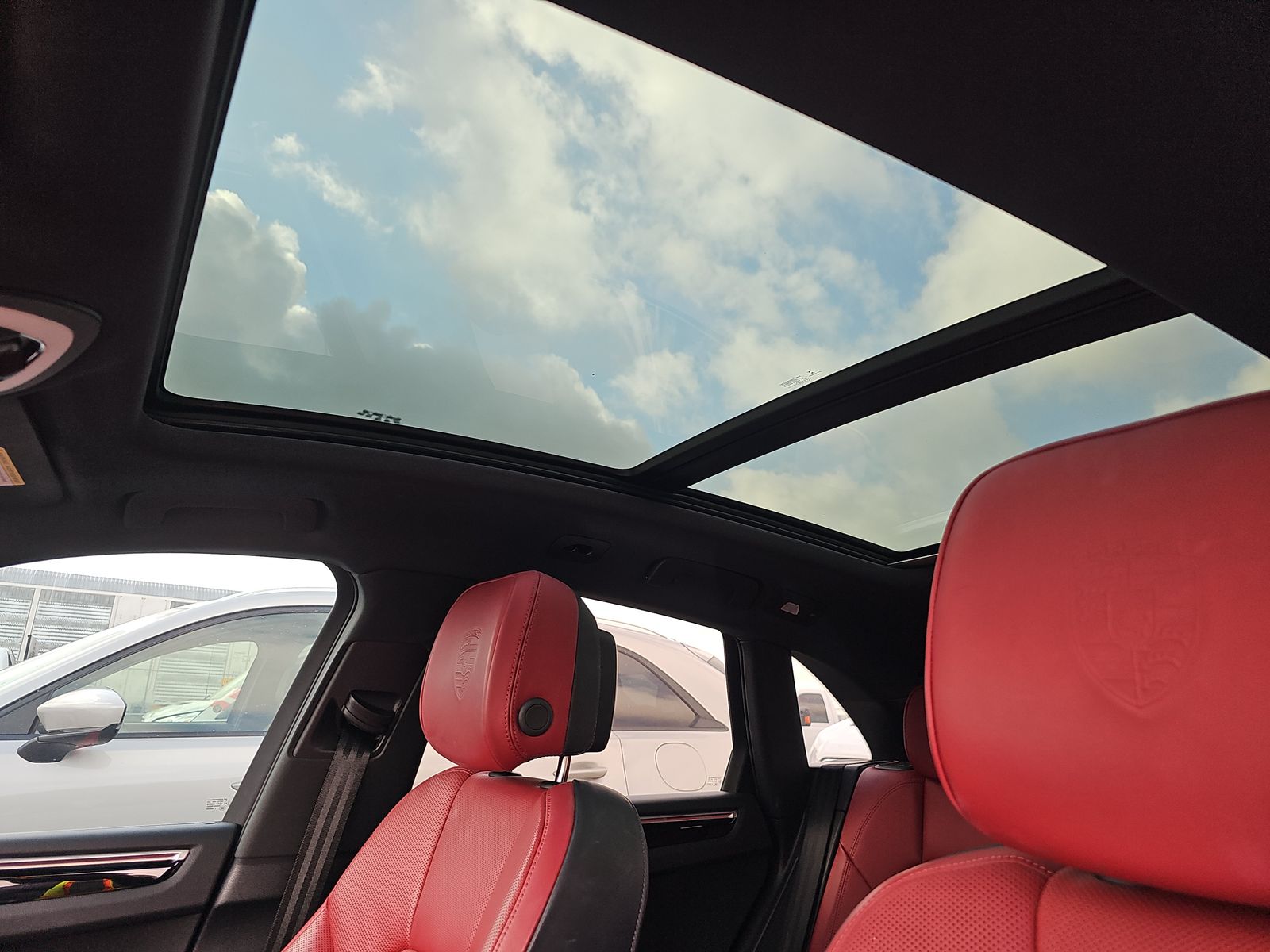 2023 Porsche Macan Base AWD