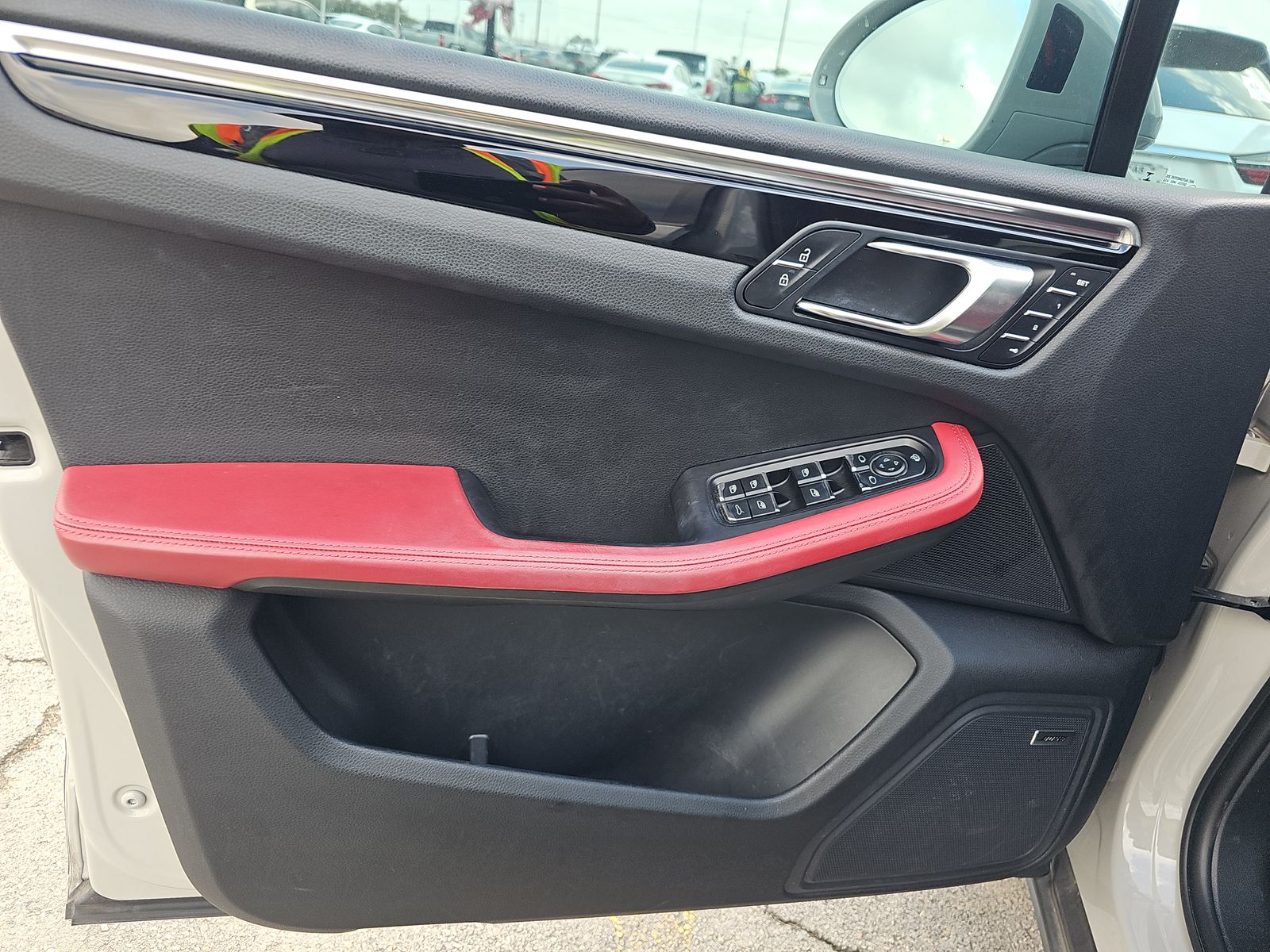 2023 Porsche Macan Base AWD