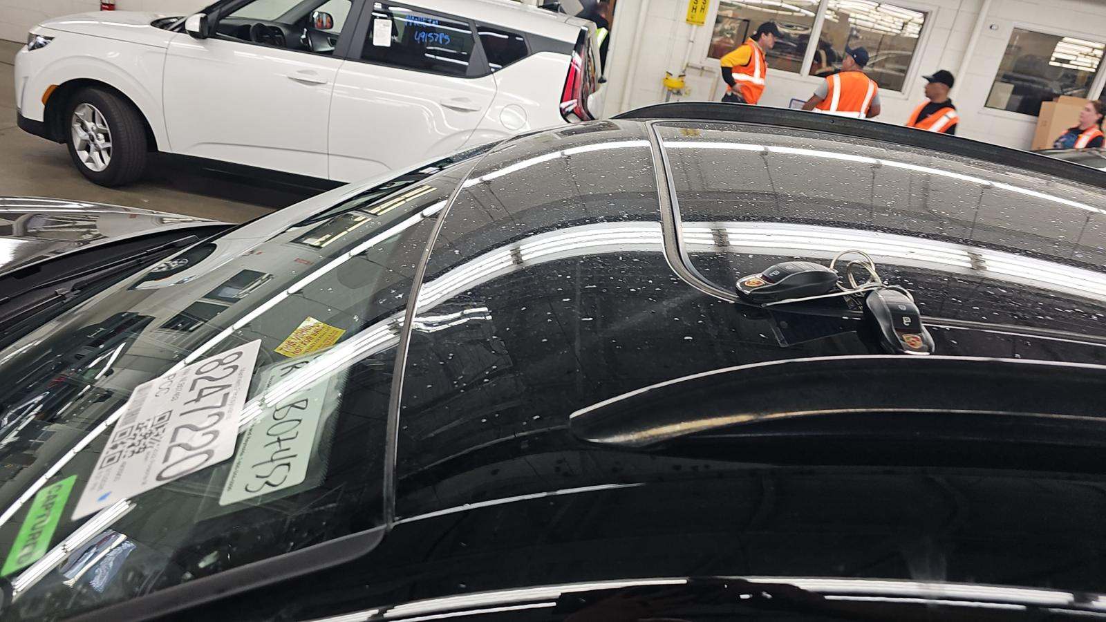 2022 Porsche Macan Base AWD