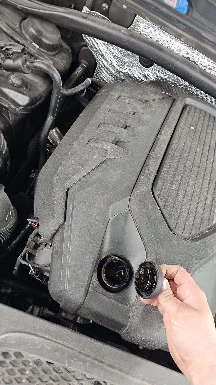 2022 Porsche Macan Base AWD