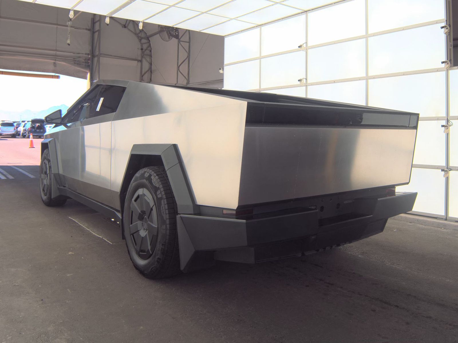 TESLA CYBERTRUCK - 9