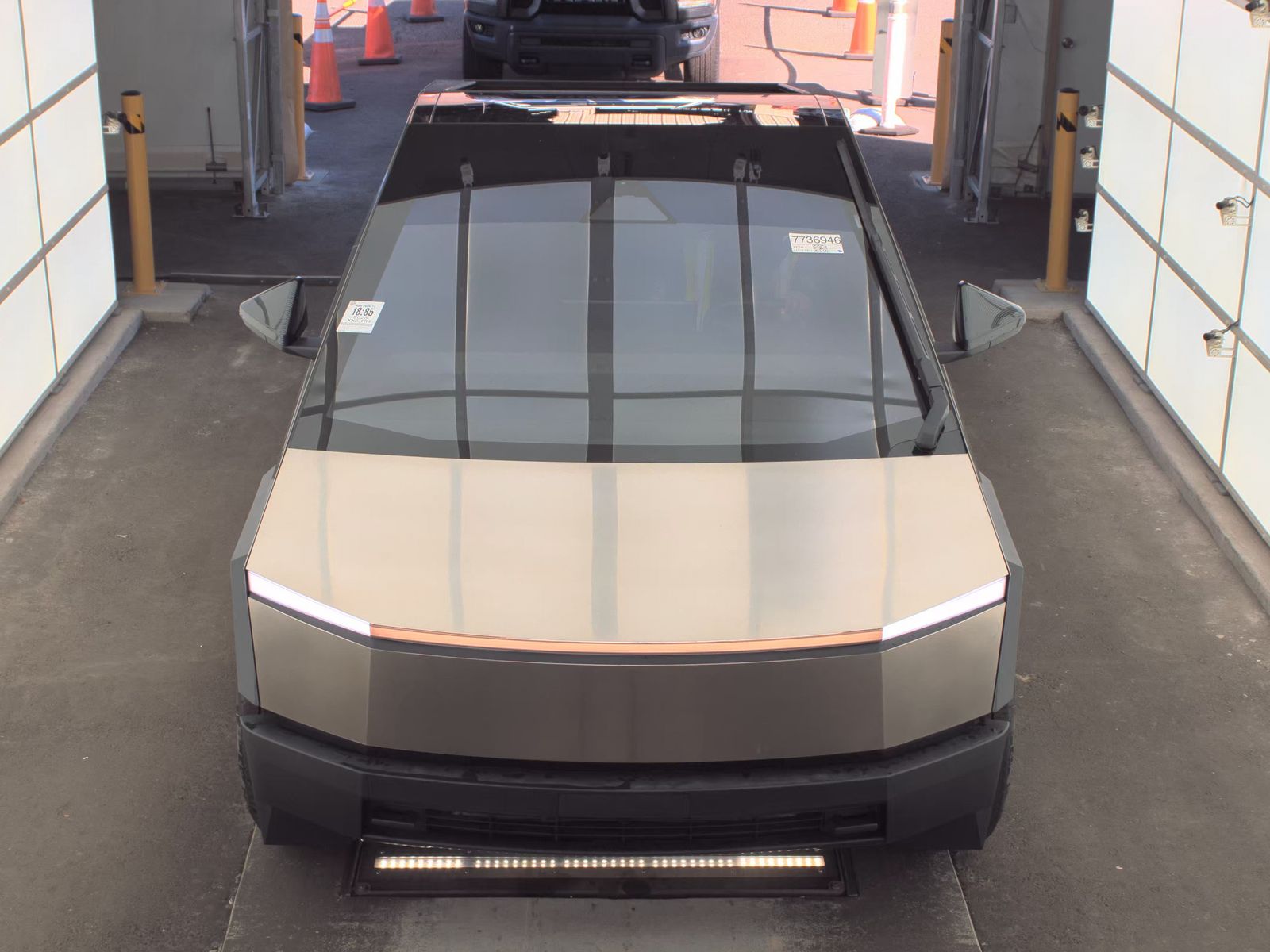 TESLA CYBERTRUCK - 3