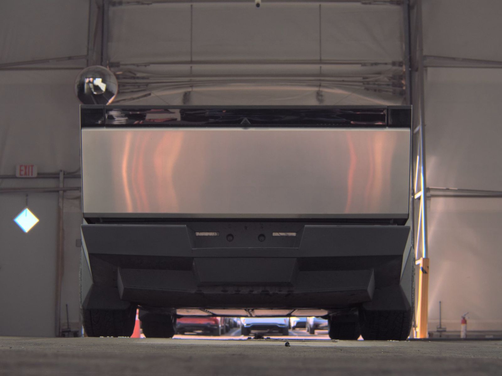 TESLA CYBERTRUCK - 8