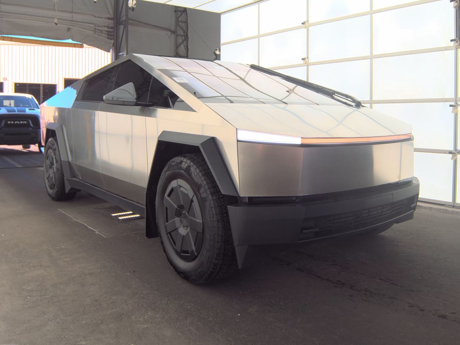 TESLA CYBERTRUCK - 5