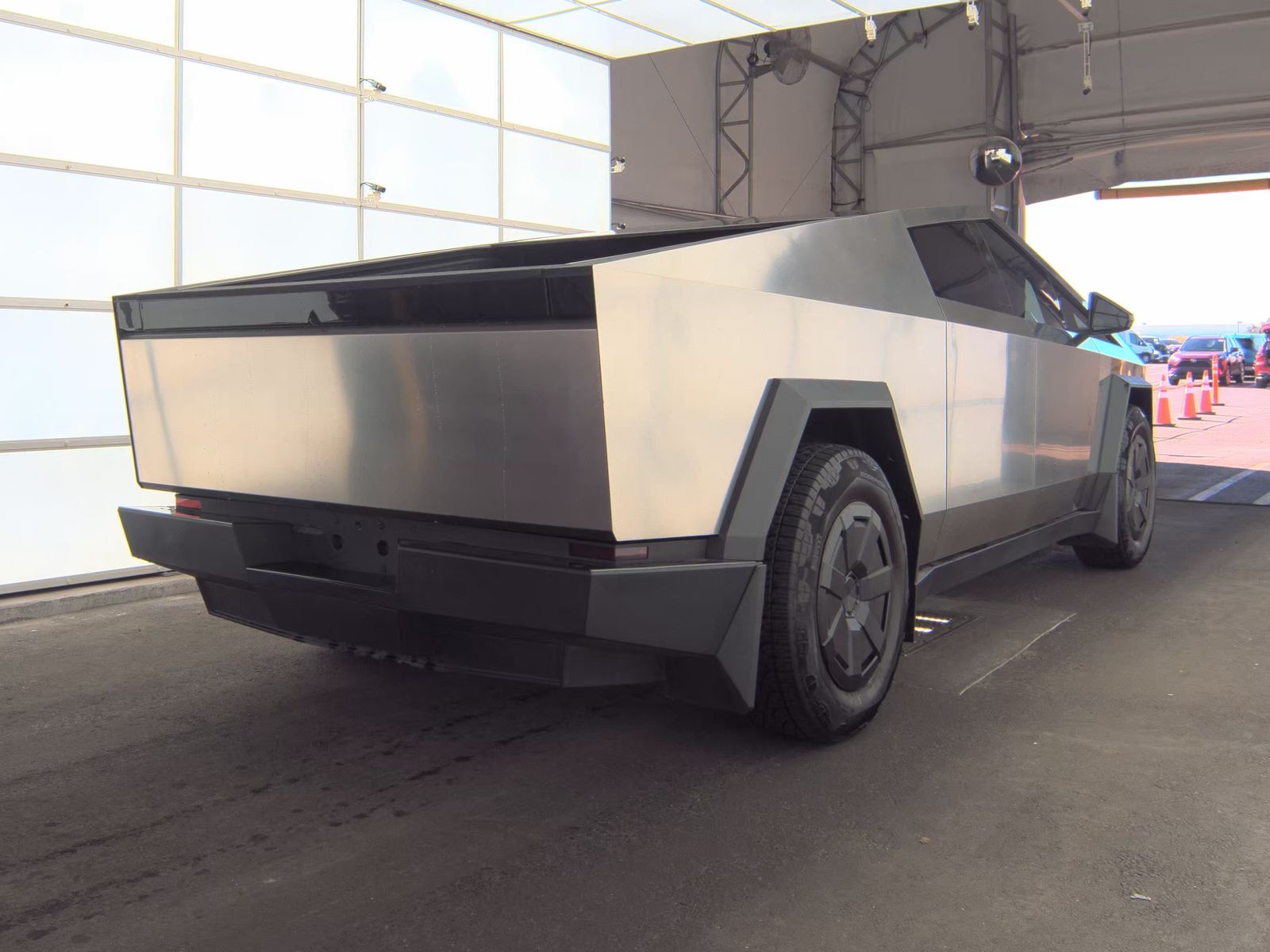 TESLA CYBERTRUCK - 6
