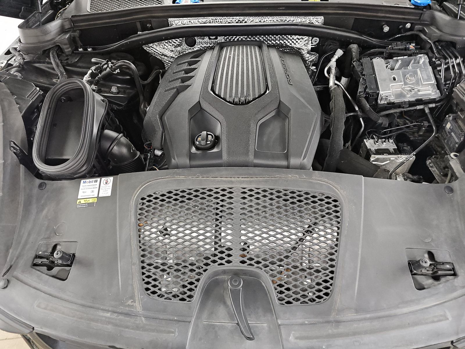 2022 Porsche Macan Base AWD