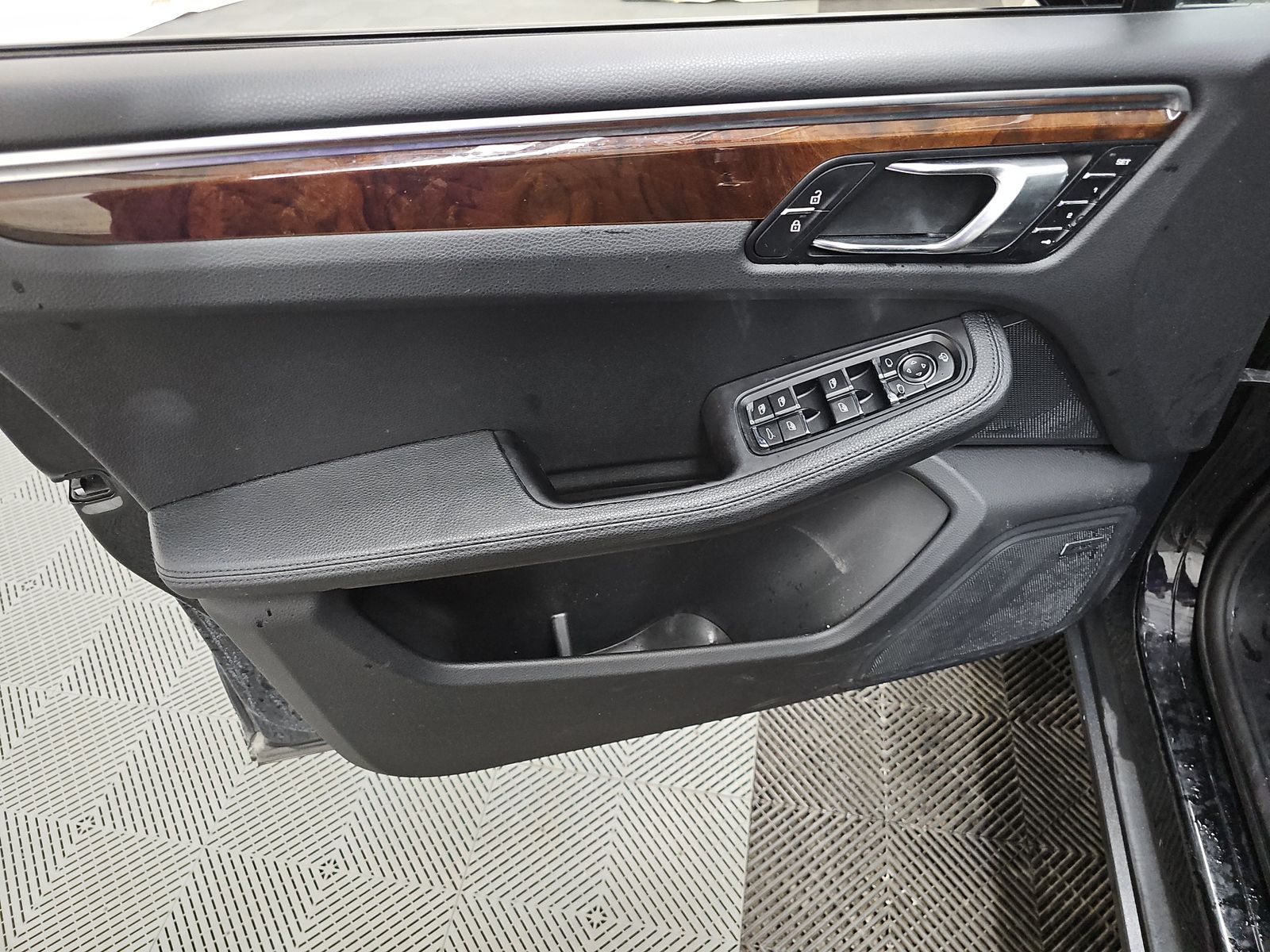 2022 Porsche Macan Base AWD