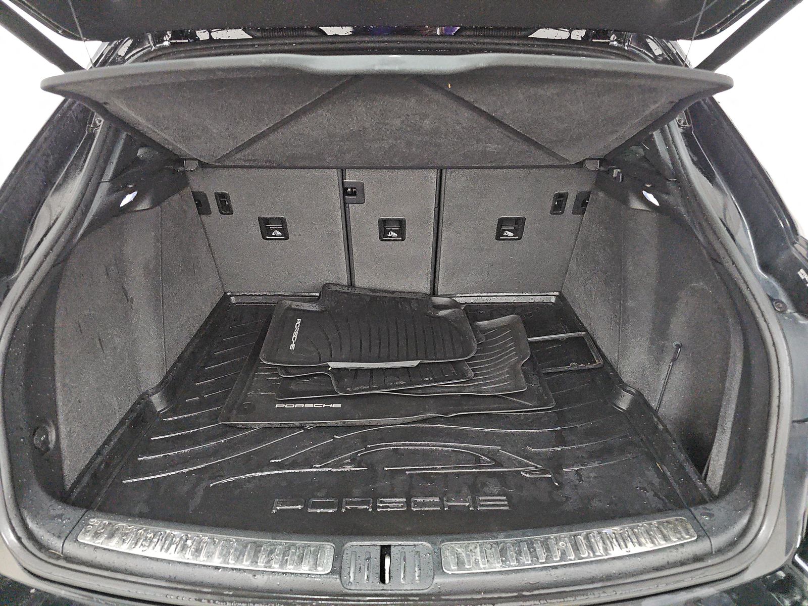 2022 Porsche Macan Base AWD