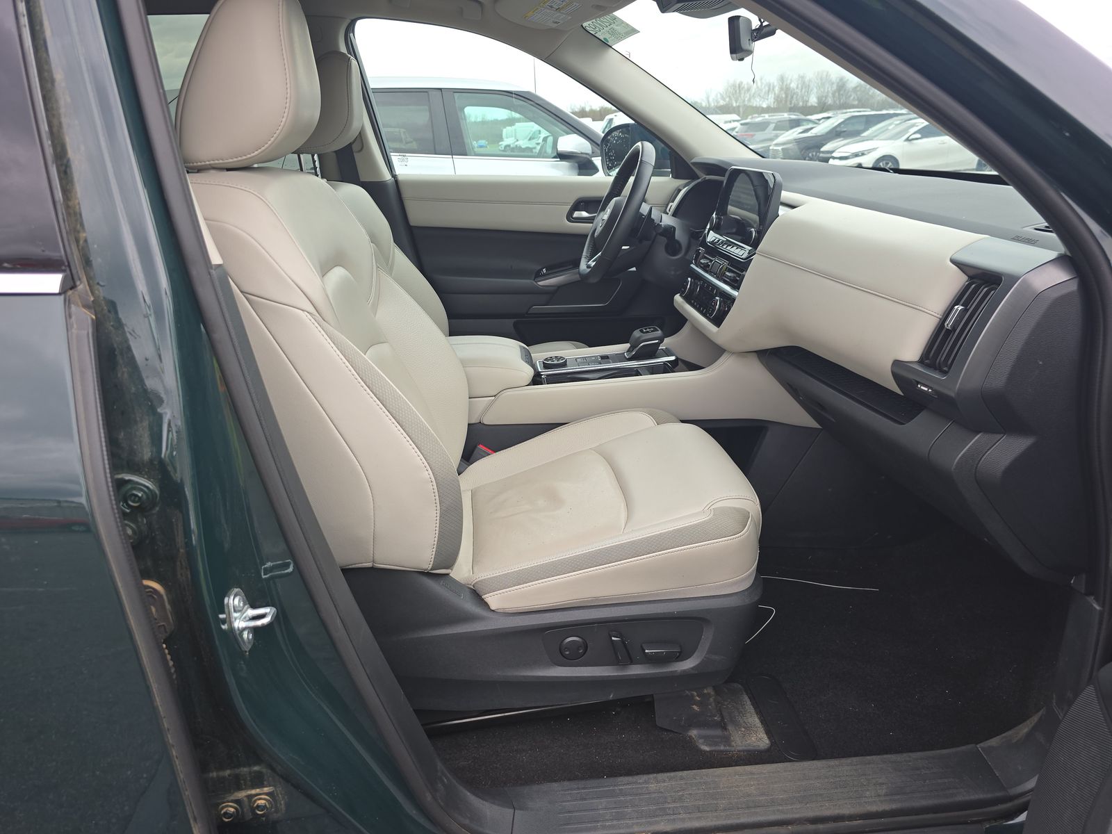 2025 Nissan Pathfinder SL AWD