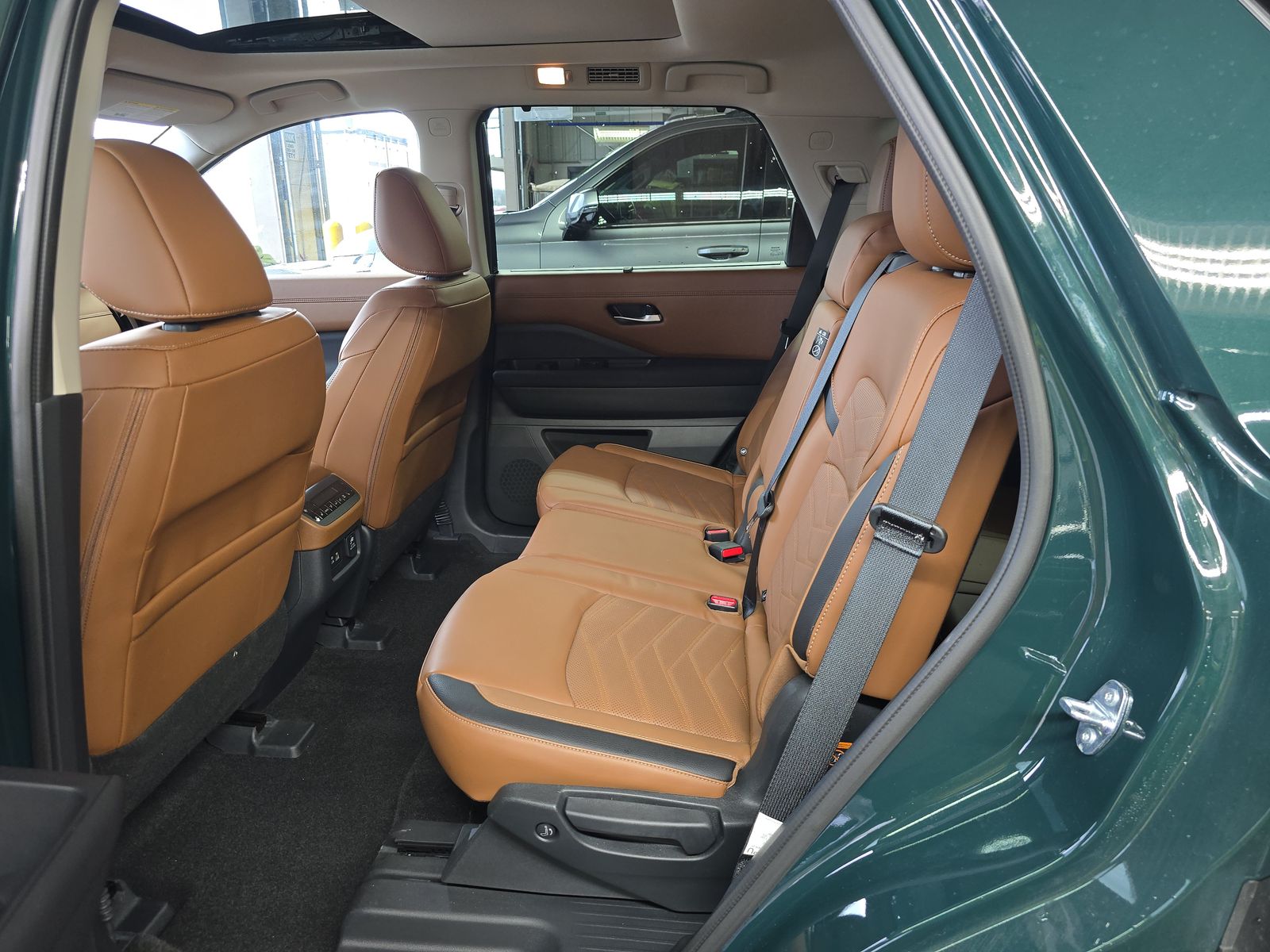 2025 Nissan Pathfinder Platinum FWD