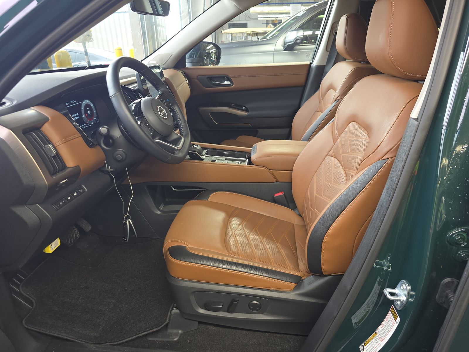 2025 Nissan Pathfinder Platinum FWD