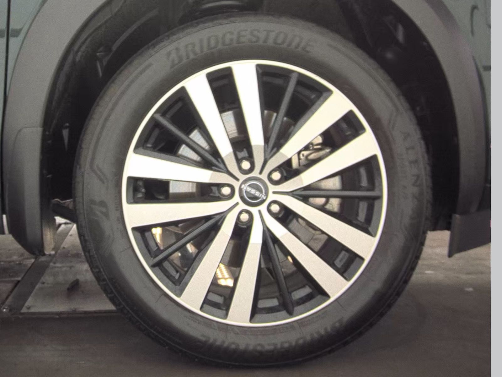 2025 Nissan Pathfinder Platinum FWD