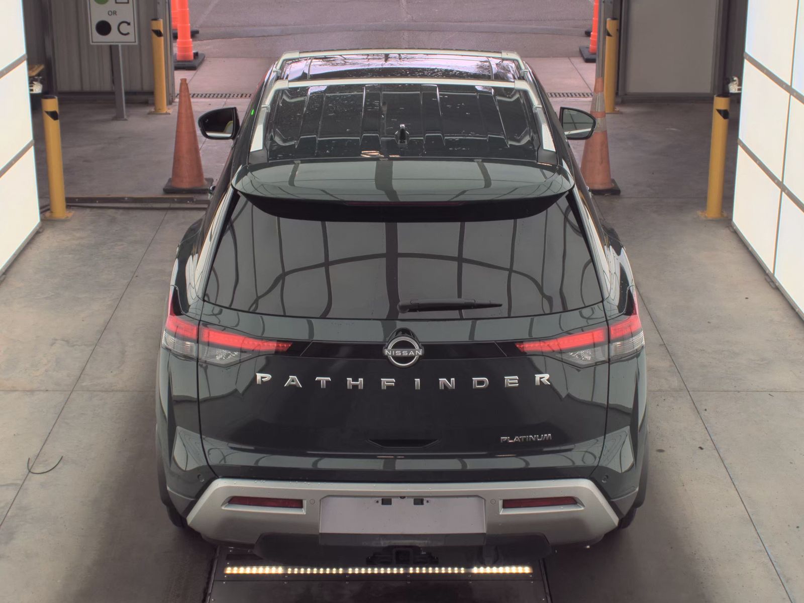 2025 Nissan Pathfinder Platinum FWD