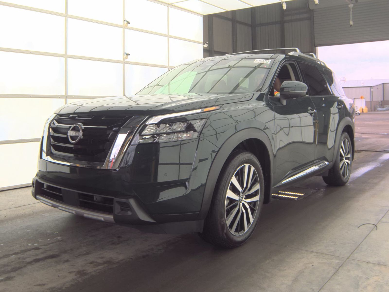 2025 Nissan Pathfinder Platinum FWD