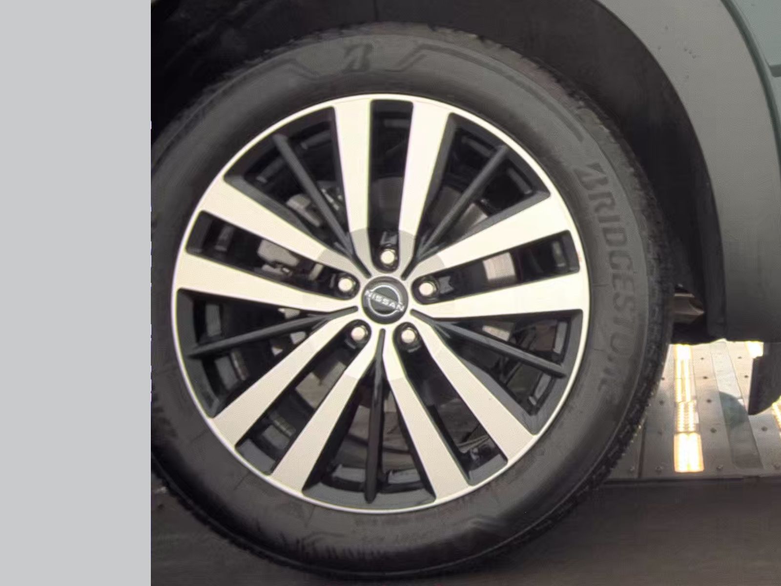 2025 Nissan Pathfinder Platinum FWD