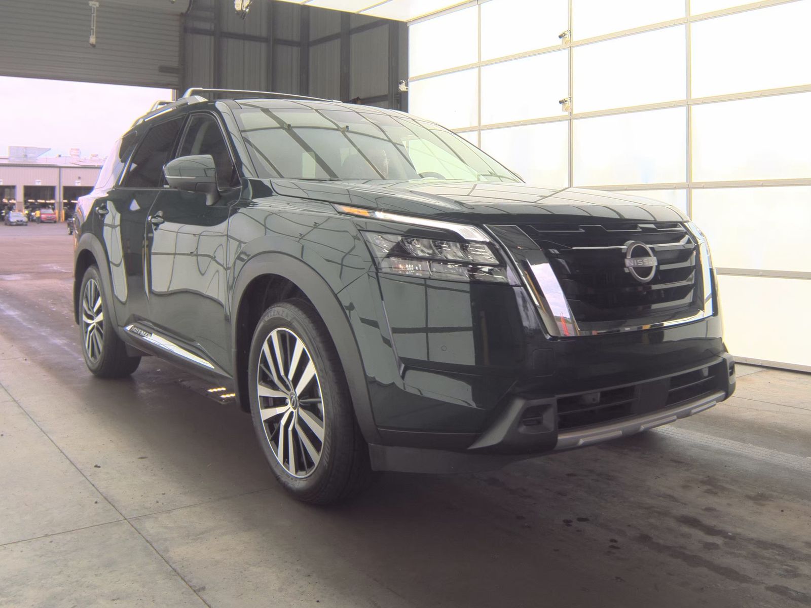 2025 Nissan Pathfinder Platinum FWD