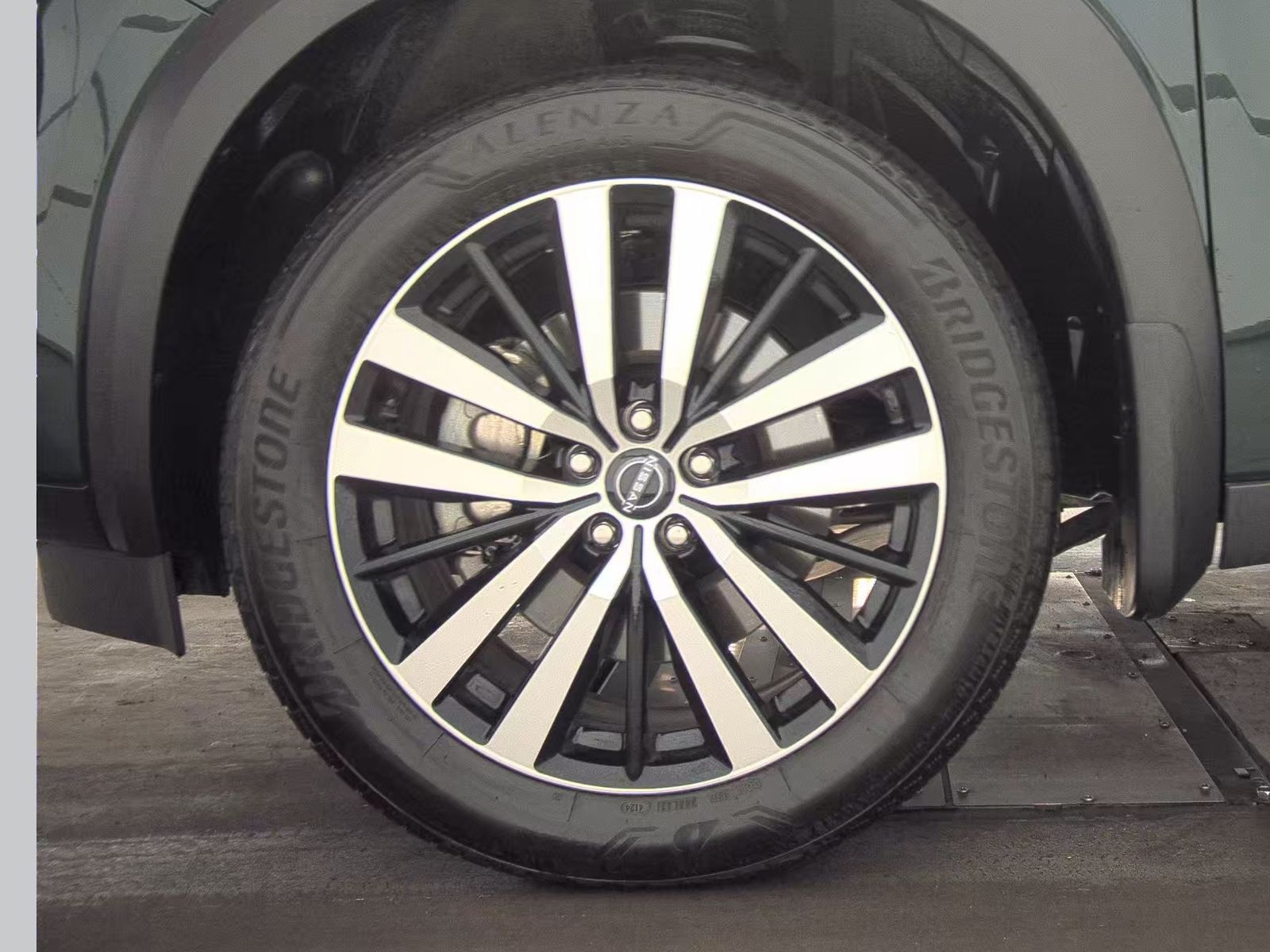 2025 Nissan Pathfinder Platinum FWD