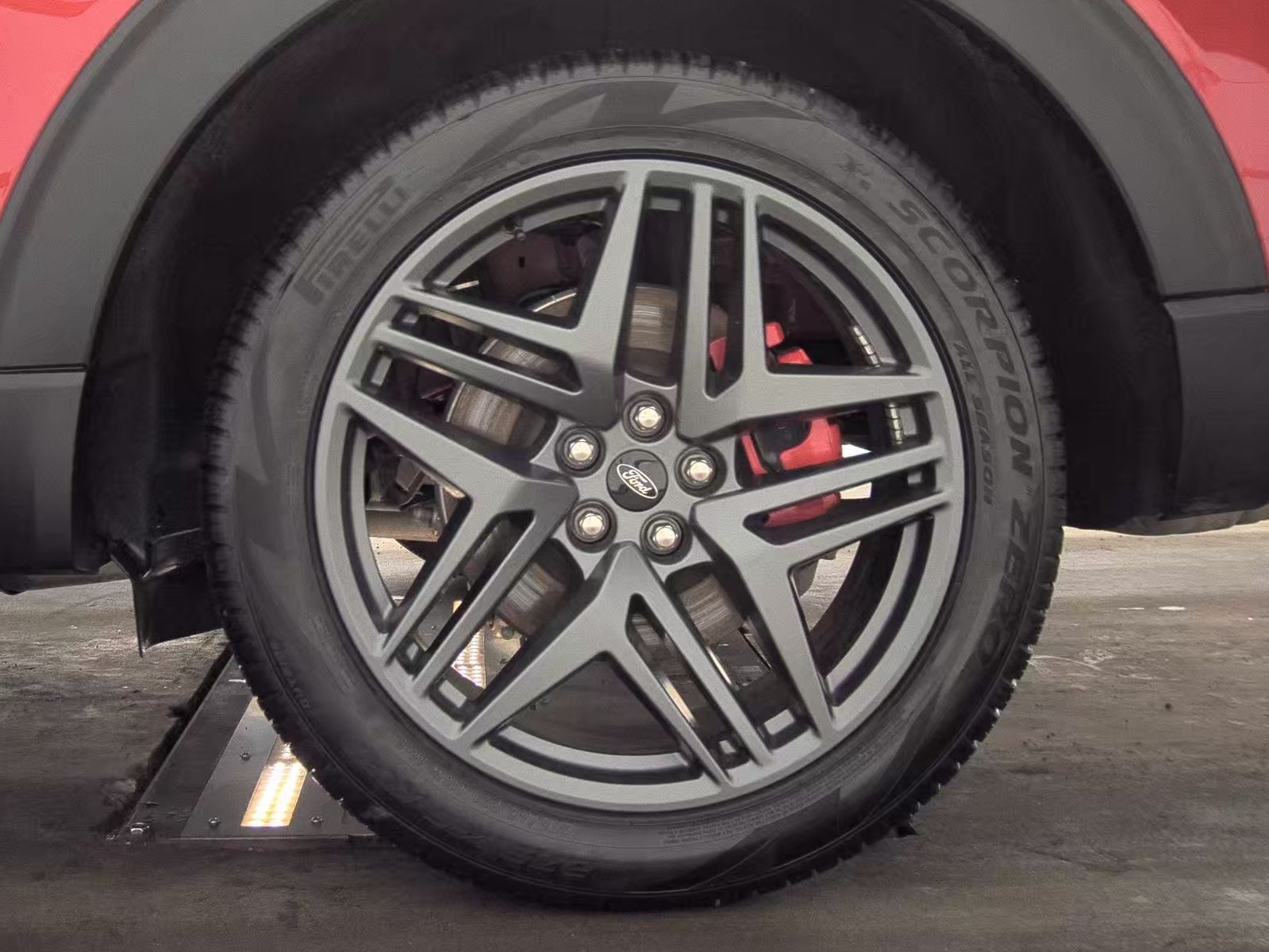 2025 Ford Explorer ST-Line AWD