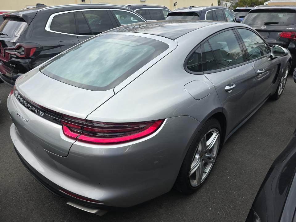 2017 Porsche Panamera 4 AWD