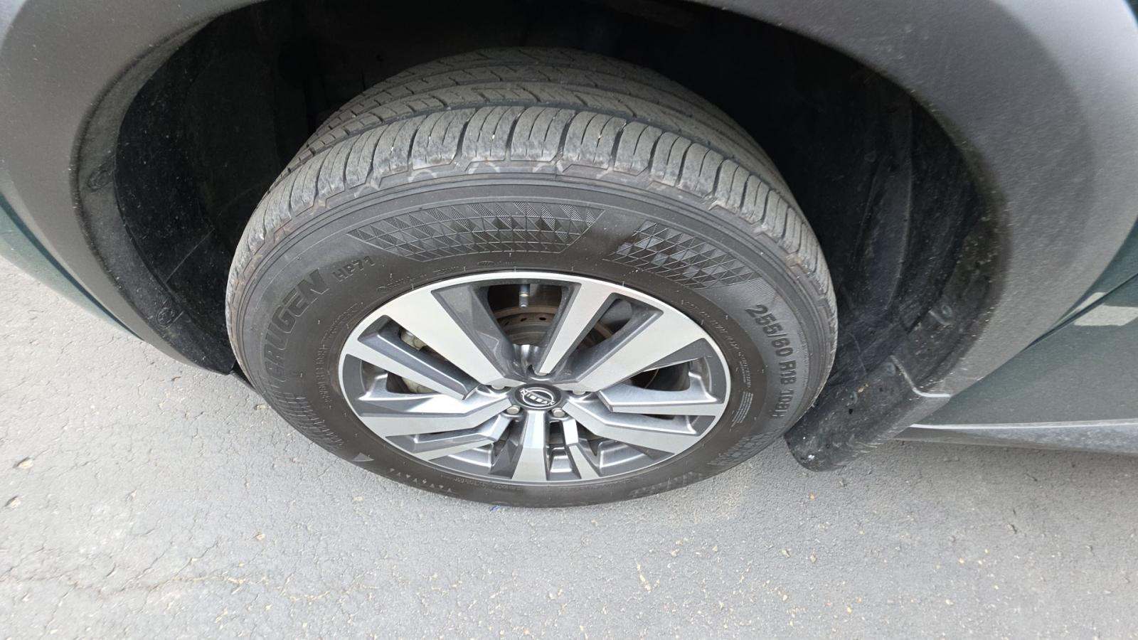 2025 Nissan Pathfinder SL AWD