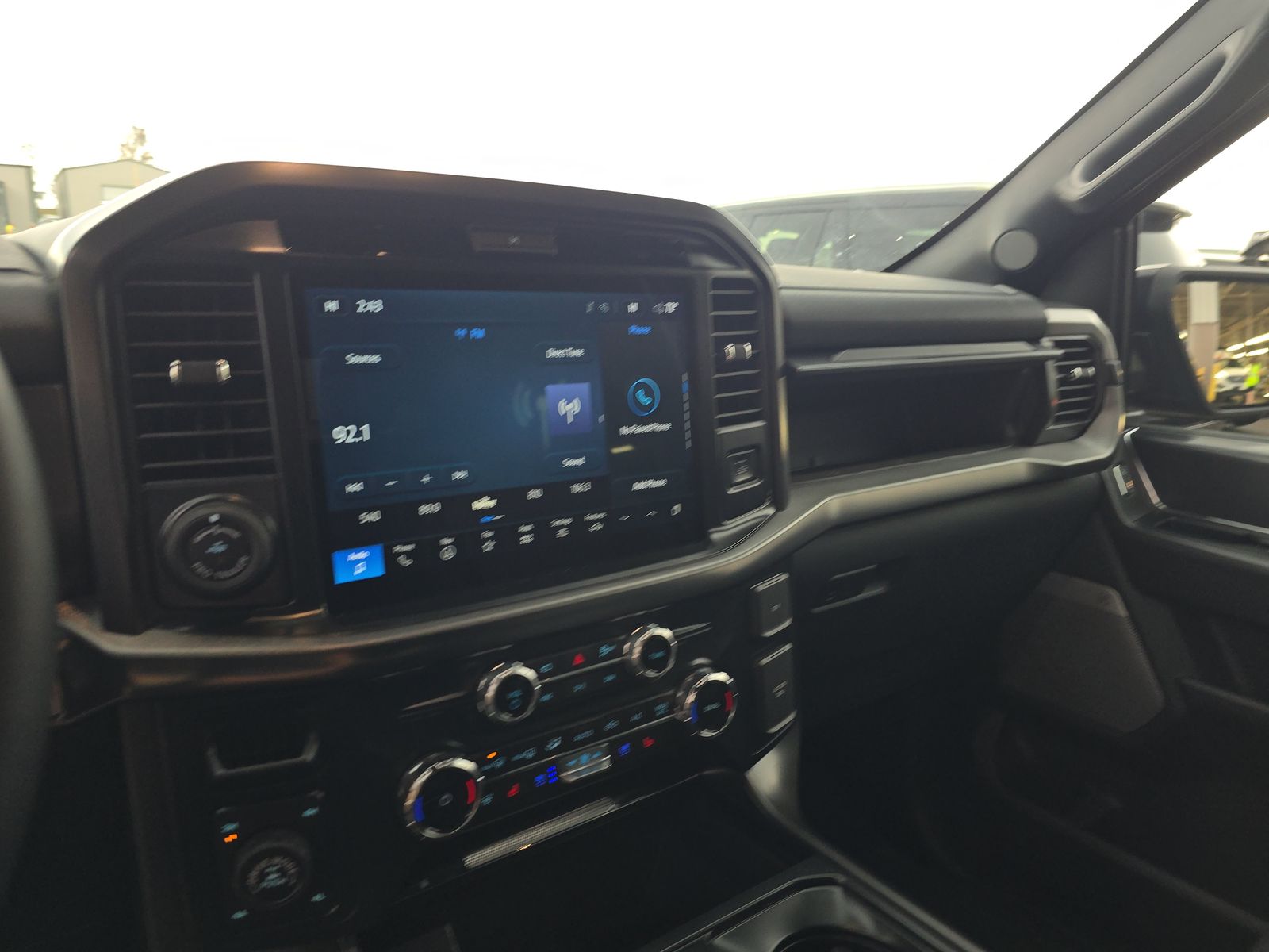 2025 Ford F-150 Hybrid Lariat AWD