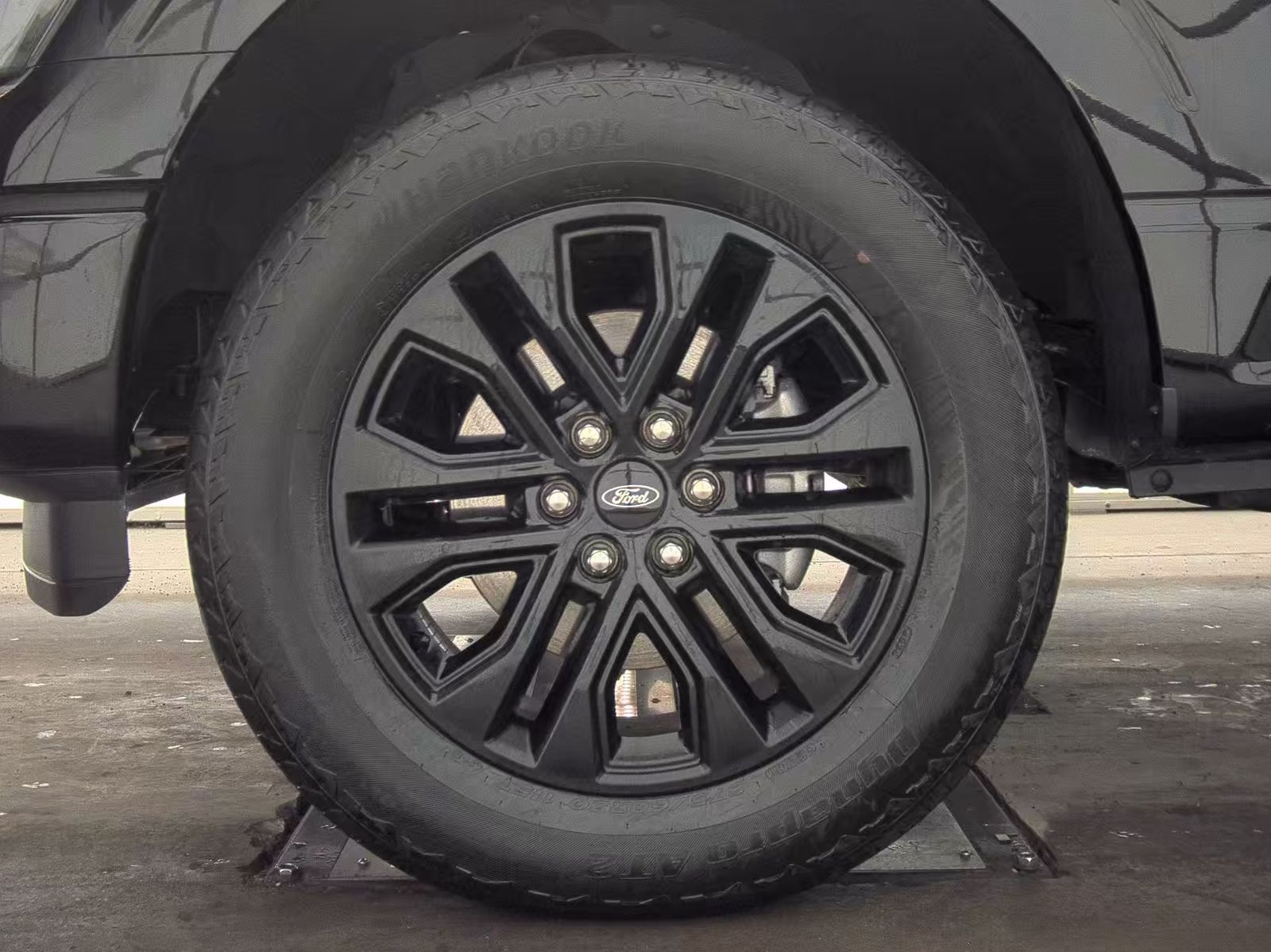 2025 Ford F-150 Hybrid Lariat AWD