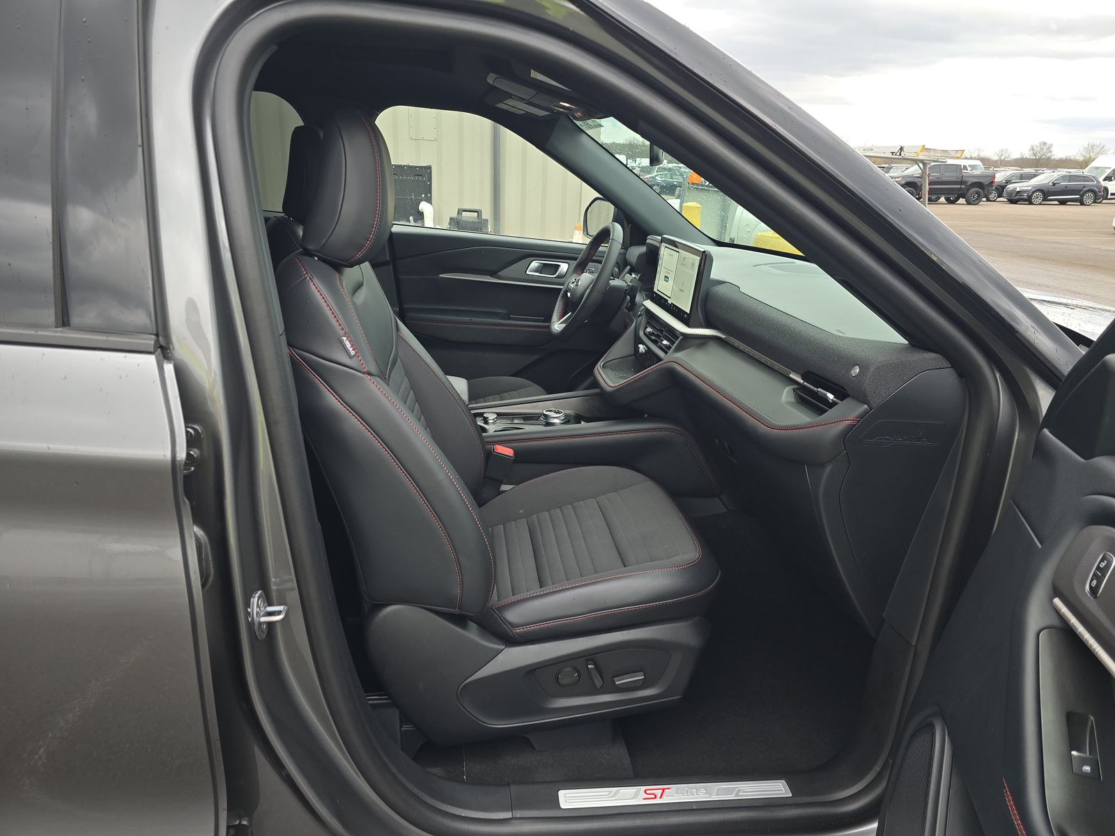 2025 Ford Explorer ST-Line AWD