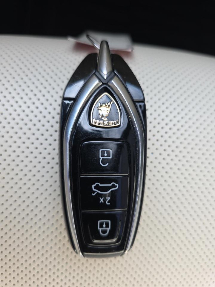 2022 Lamborghini Urus Pearl Capsule AWD