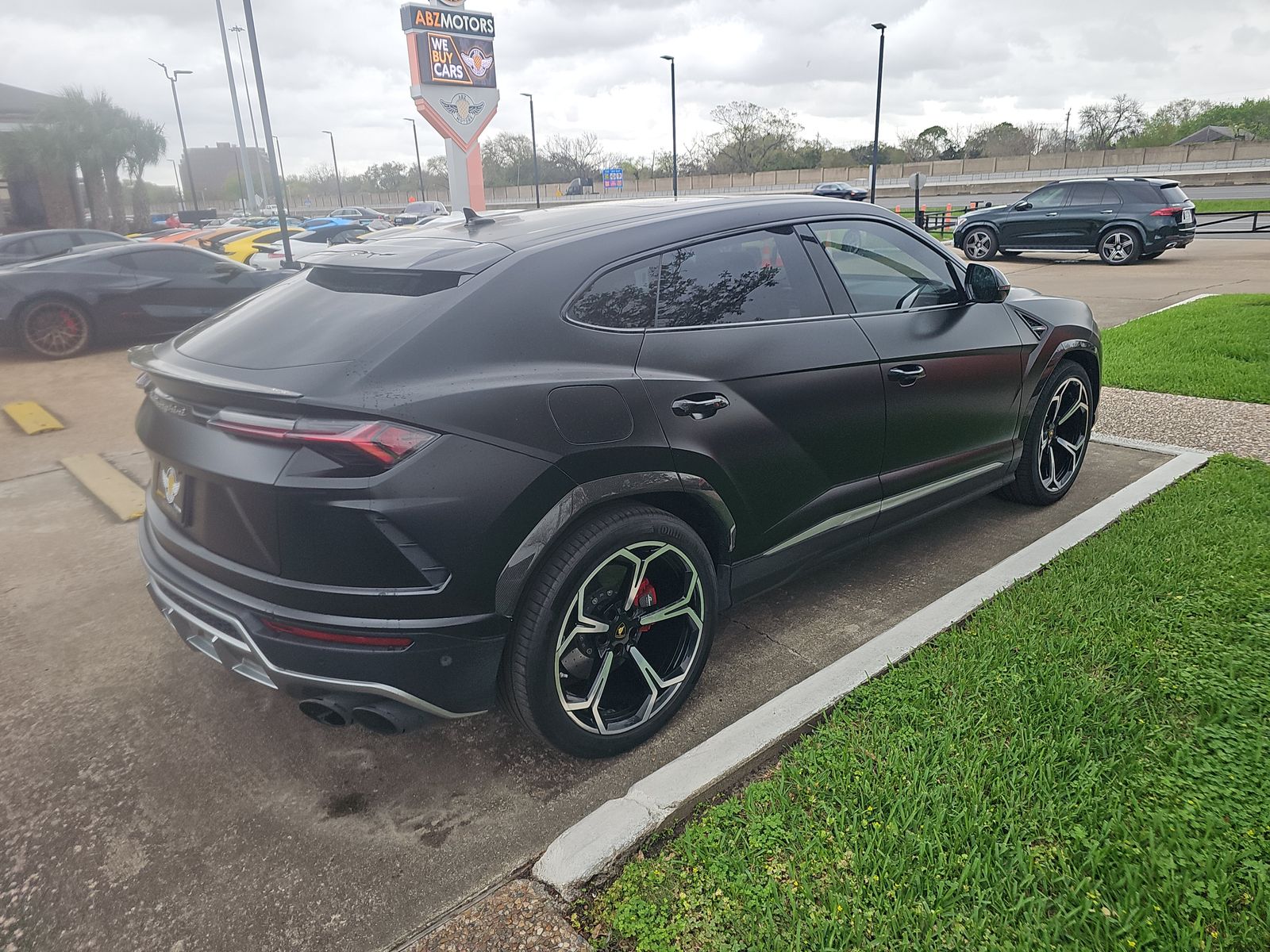 2021 Lamborghini Urus Base AWD