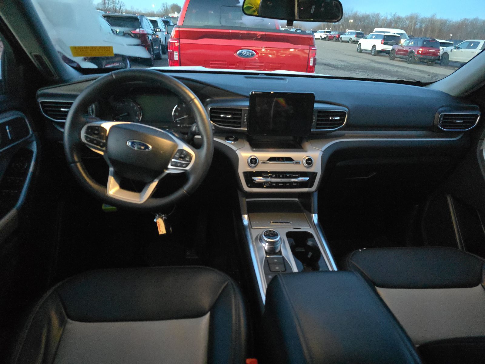 2023 Ford Explorer XLT AWD