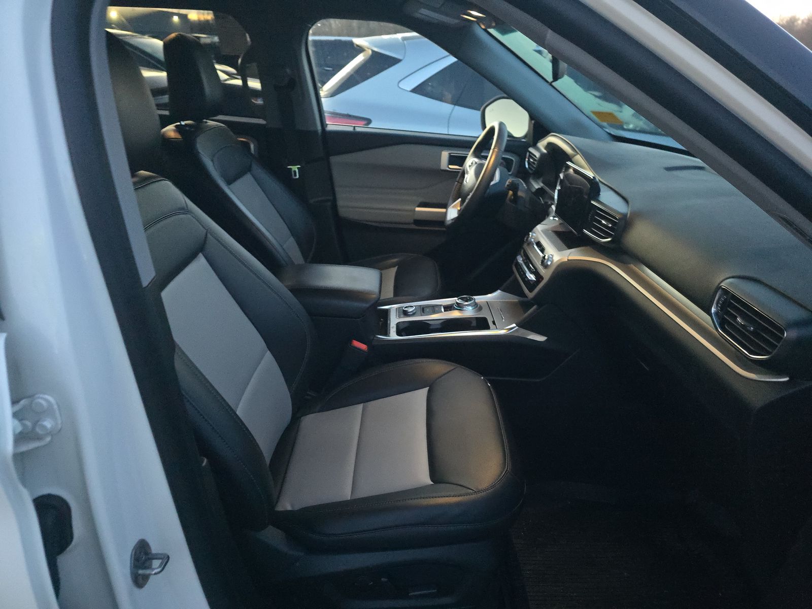 2023 Ford Explorer XLT AWD