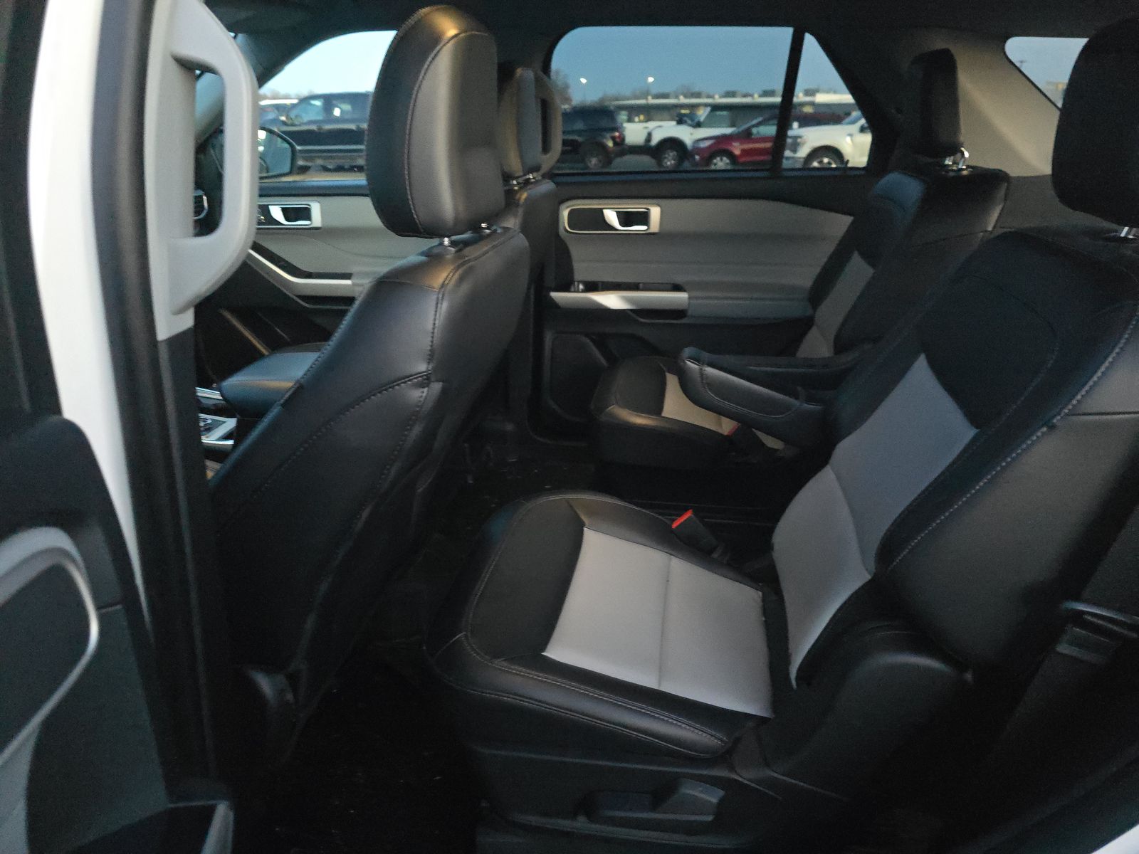 2023 Ford Explorer XLT AWD