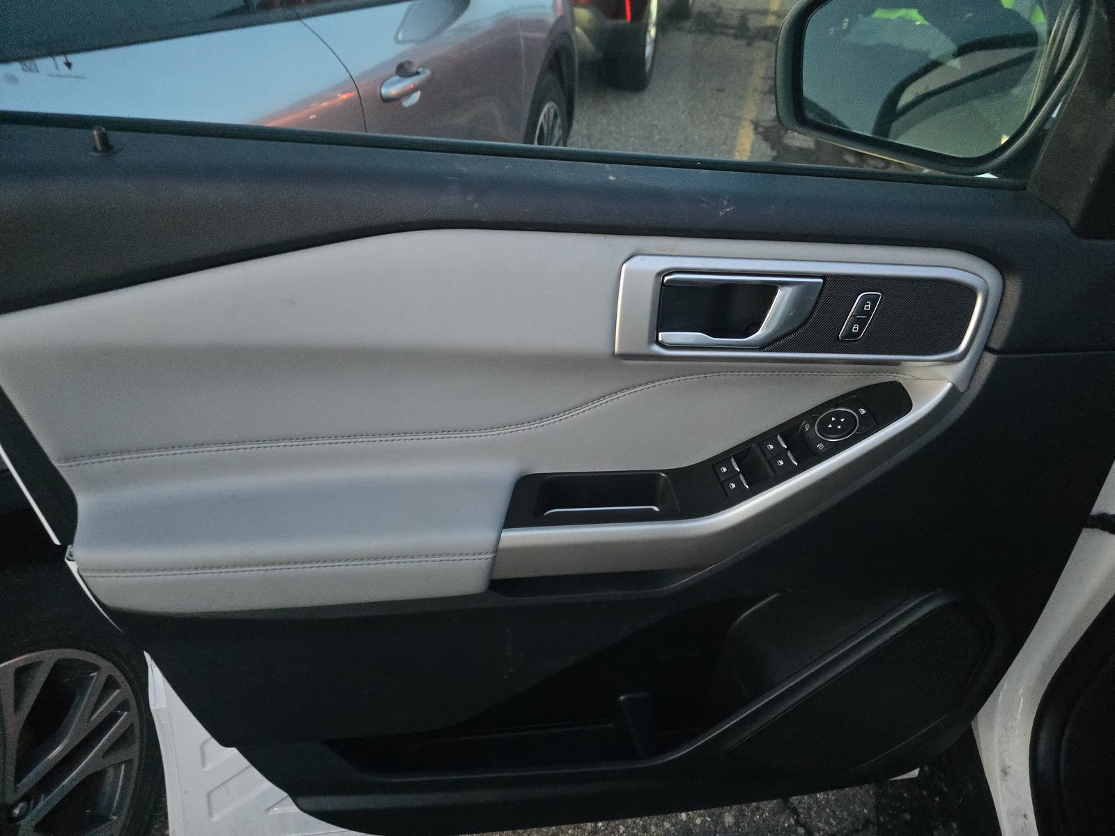 2023 Ford Explorer XLT AWD