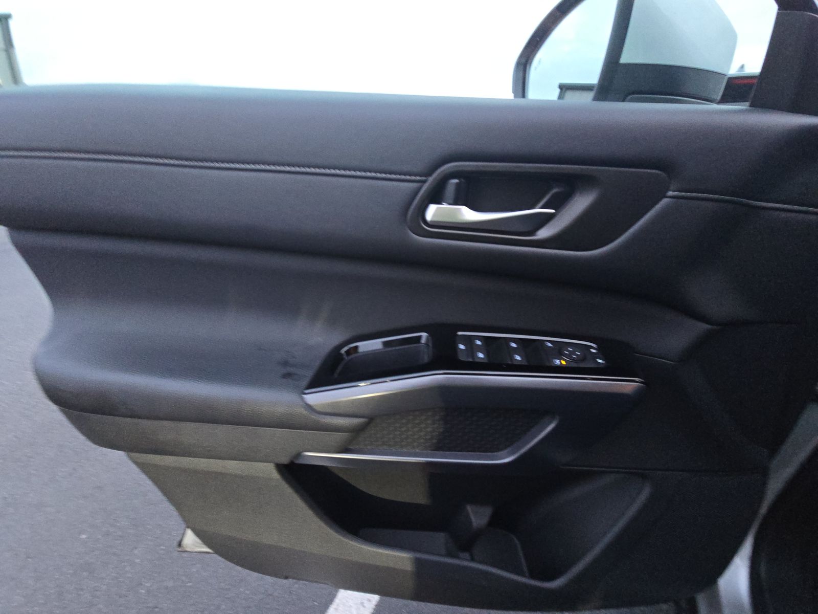 2025 Nissan Pathfinder SL FWD