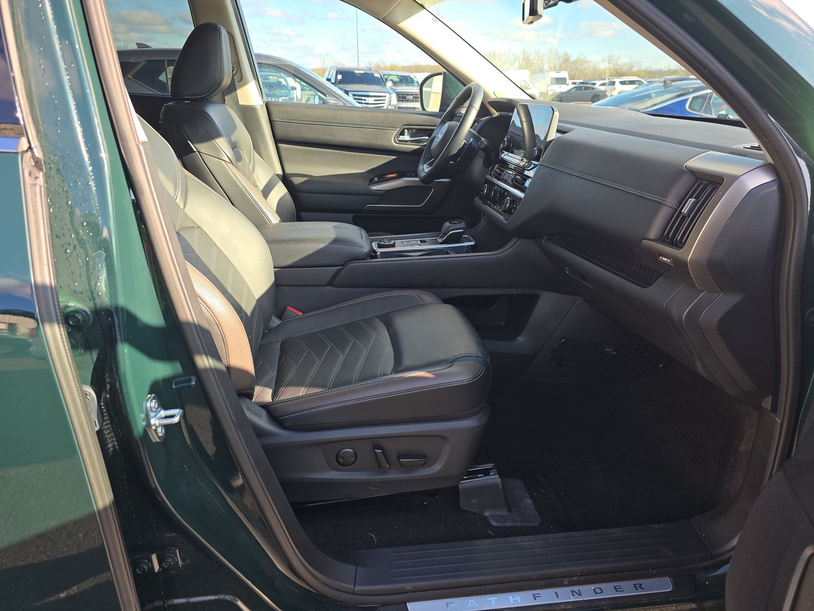 2025 Nissan Pathfinder Platinum AWD