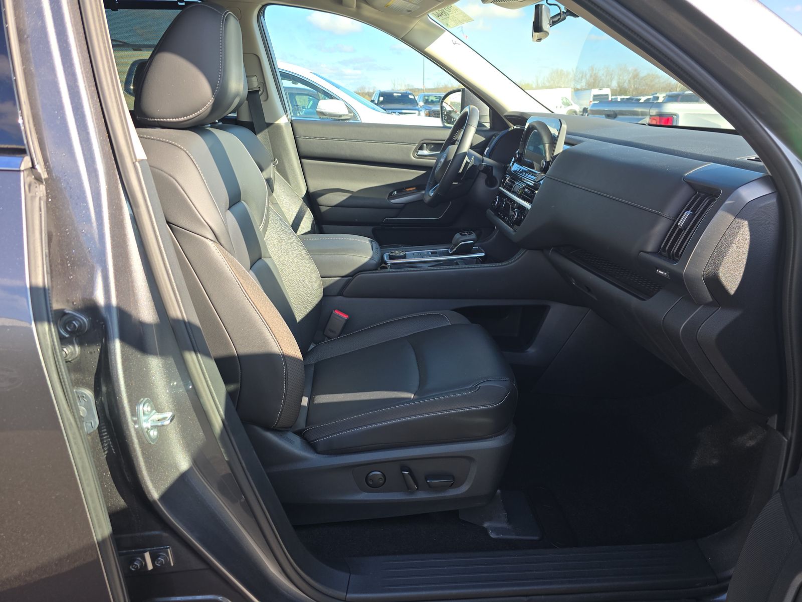 2025 Nissan Pathfinder SL AWD