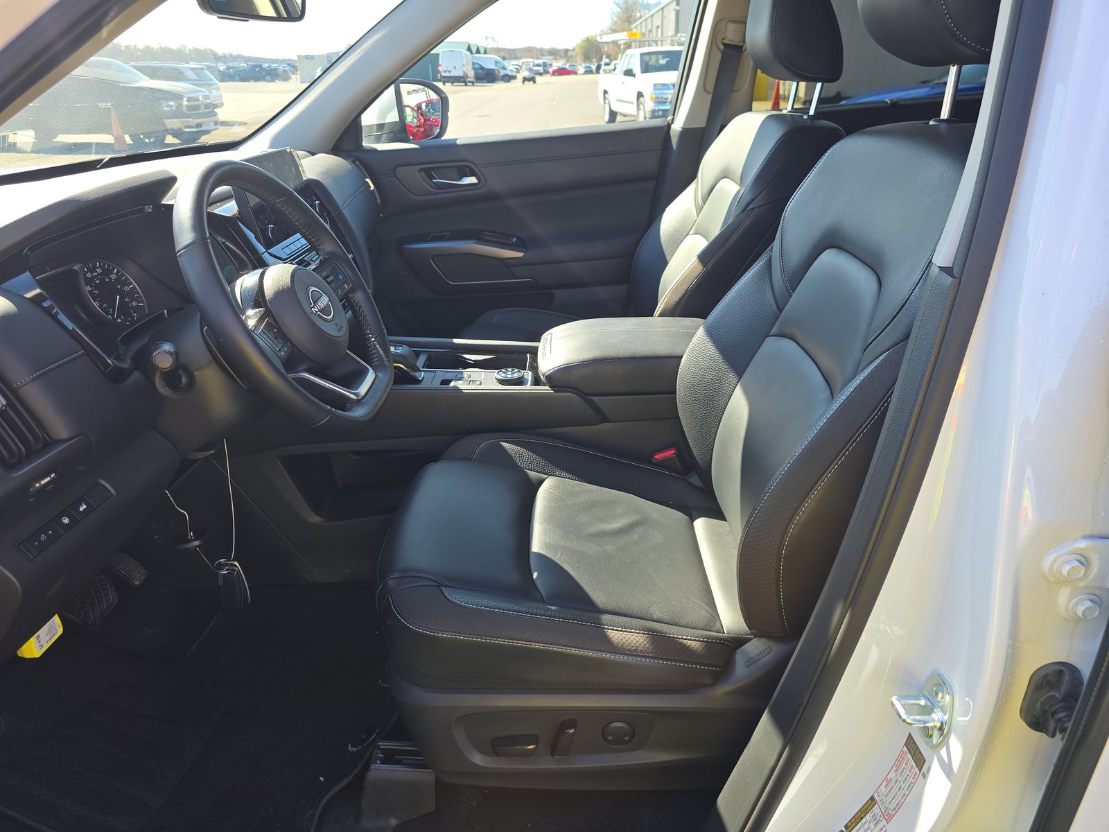 2025 Nissan Pathfinder SL AWD