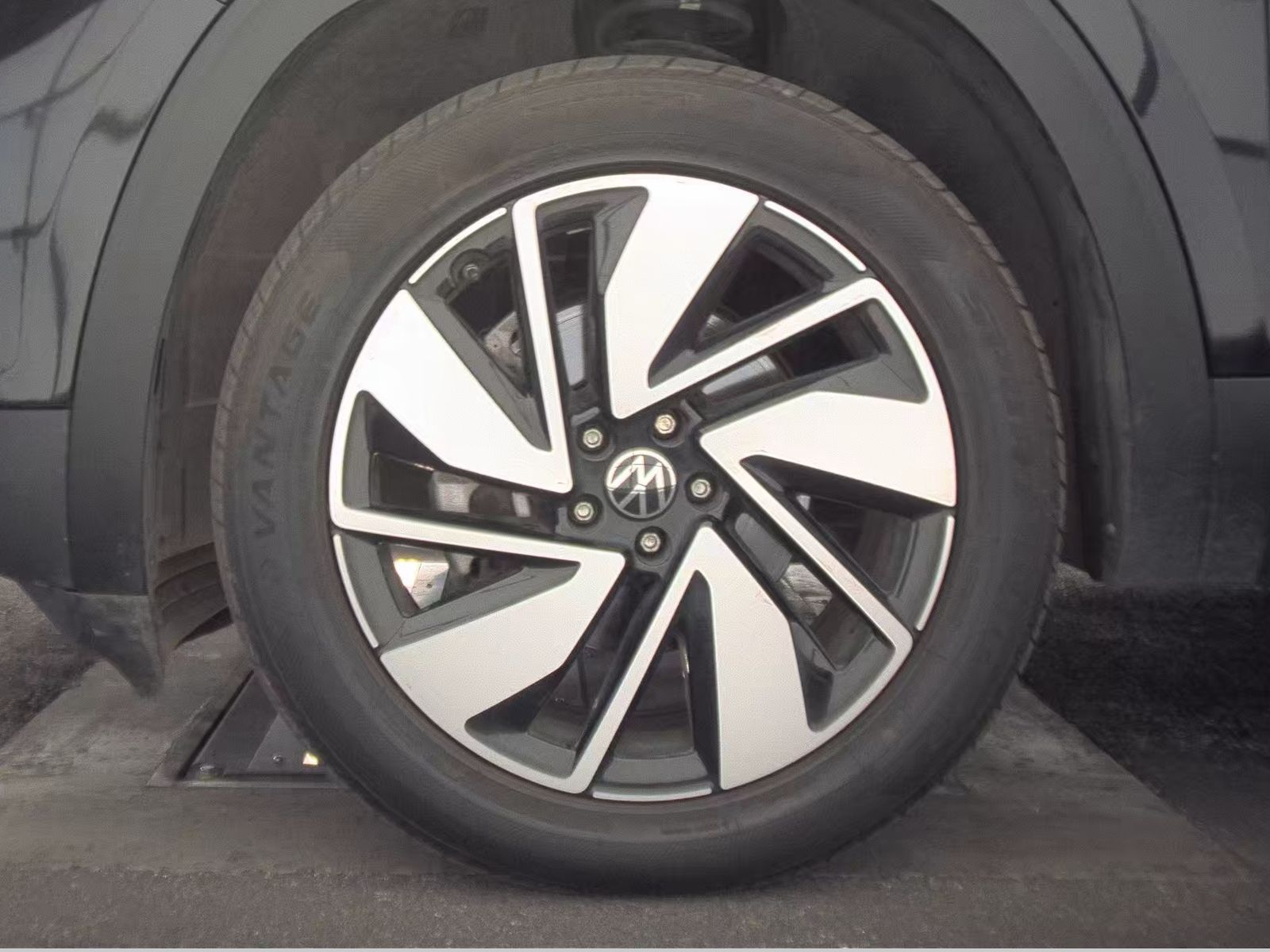 2024 Volkswagen Atlas 2.0T SE AWD