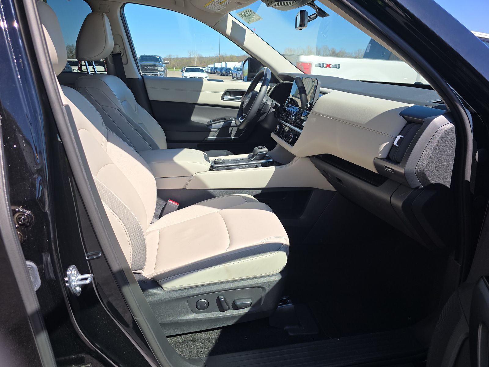 2025 Nissan Pathfinder SL AWD